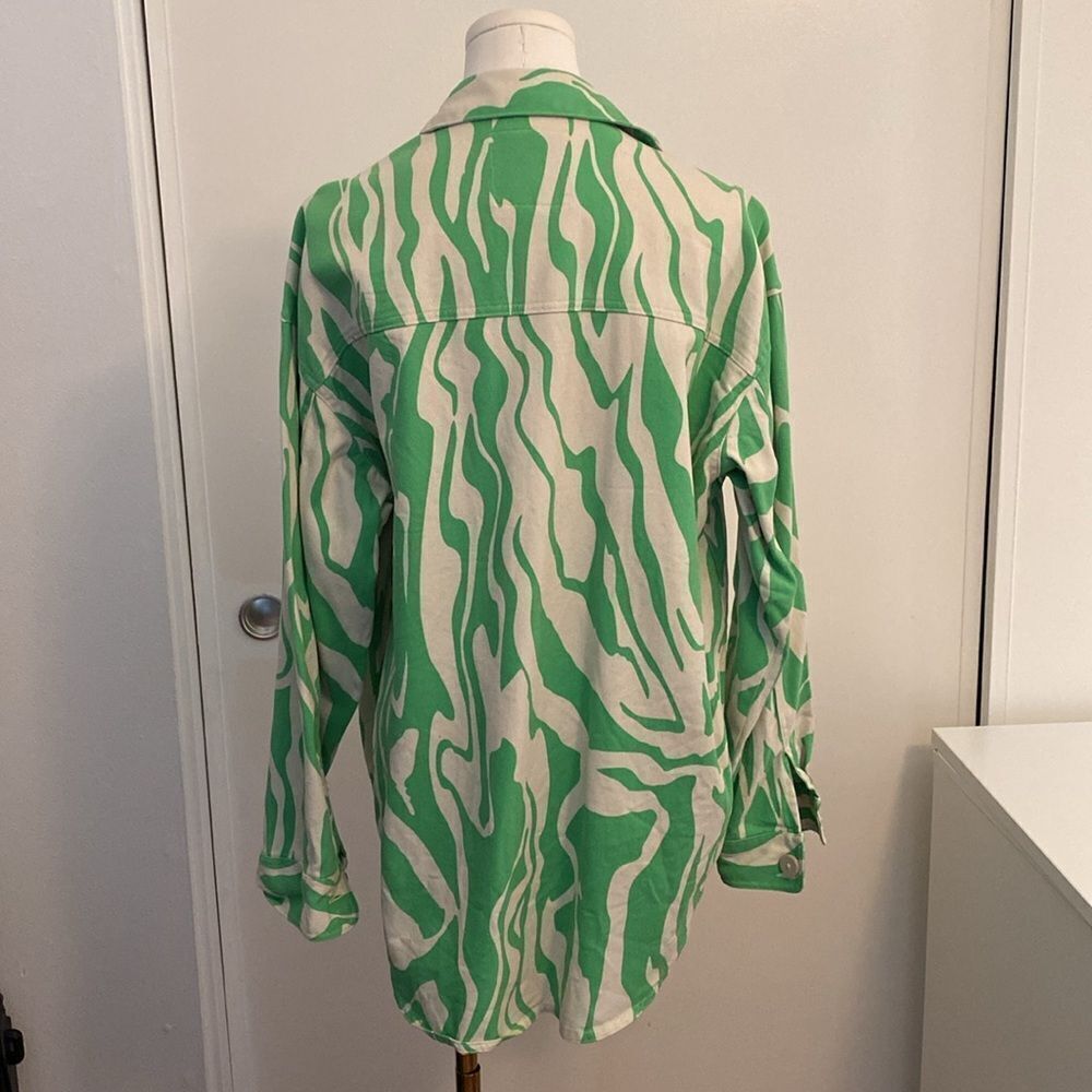 Monki Cotton Twill Swirl Print Shirt in Green Size Small - Picture 7 of 13